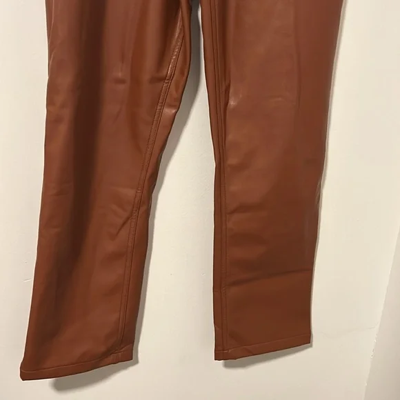 Abercrombie and Fitch Faux Leather 90s Straight Ultra High Rise Size 28/6S - Picture 2 of 5